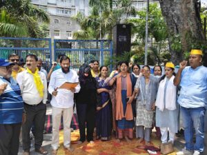 भालुओं से फसल नुकसान पर गरमाई सियासत, राष्ट्रवादी रीजनल पार्टी का वन विभाग मुख्यालय पर जोरदार प्रदर्शन